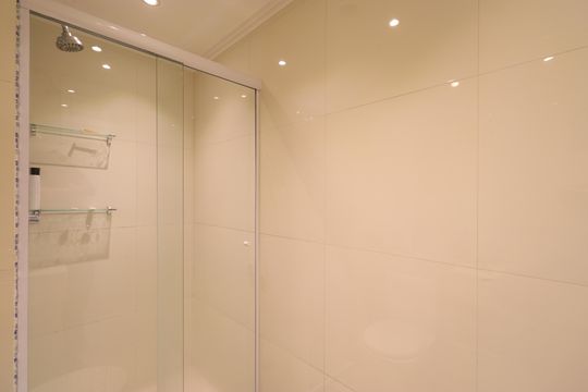 Banheiro Social de apartamento à venda com 2 quartos, 65m² em Lapa, São Paulo