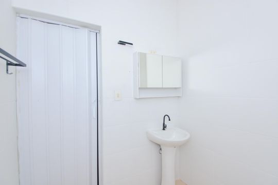 Banheiro de casa para alugar com 1 quarto, 25m² em Jardim Rosana, Guarulhos