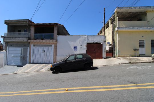 Fachada de casa para alugar com 1 quarto, 40m² em Vila Taquari, São Paulo