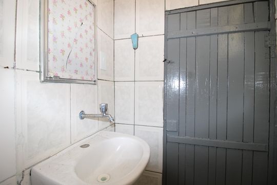 Banheiro de casa para alugar com 1 quarto, 40m² em Vila Taquari, São Paulo