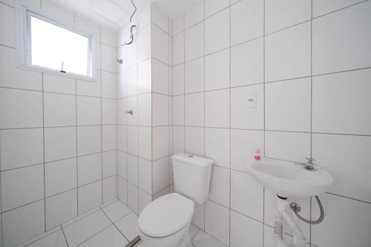Banheiro de apartamento para alugar com 1 quarto, 24m² em Vila Ré, São Paulo