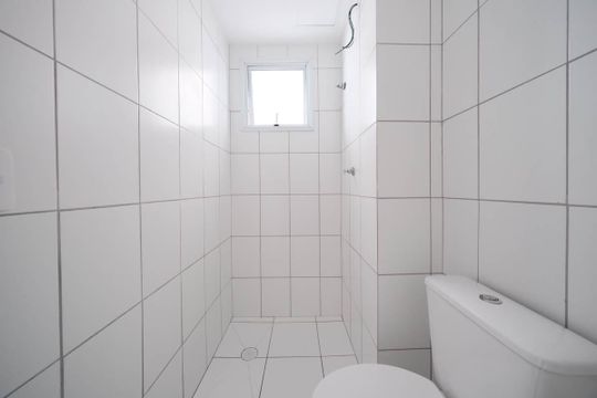 Banheiro de apartamento para alugar com 1 quarto, 24m² em Vila Ré, São Paulo
