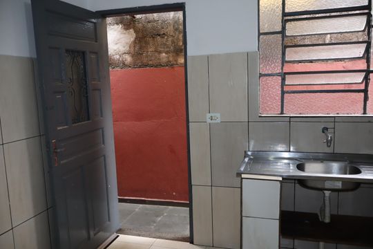 Cozinha de casa para alugar com 1 quarto, 49m² em Vila California, São Paulo