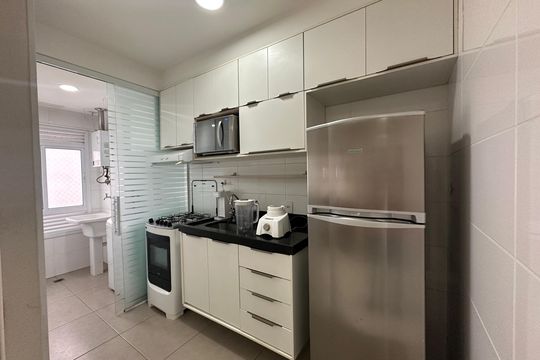 Cozinha de apartamento para alugar com 1 quarto, 53m² em Alphaville Industrial, Barueri