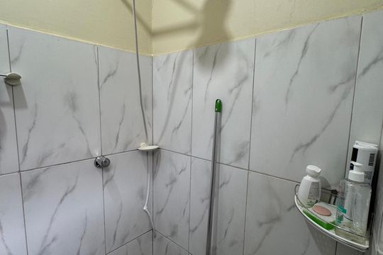 Banheiro da Suíte Anexo 1 de casa à venda com 4 quartos, 144m² em Conjunto D, Brasília