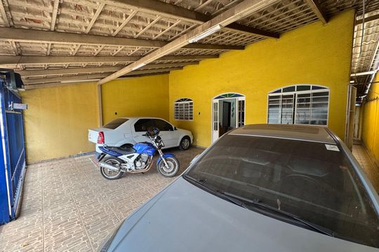 Garagem de casa à venda com 4 quartos, 144m² em Conjunto D, Brasília