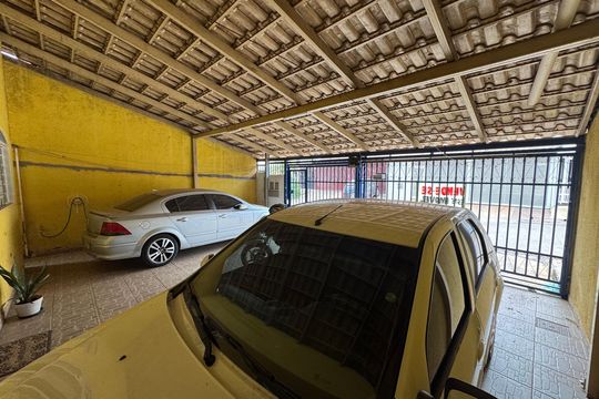 Garagem de casa à venda com 4 quartos, 144m² em Conjunto D, Brasília