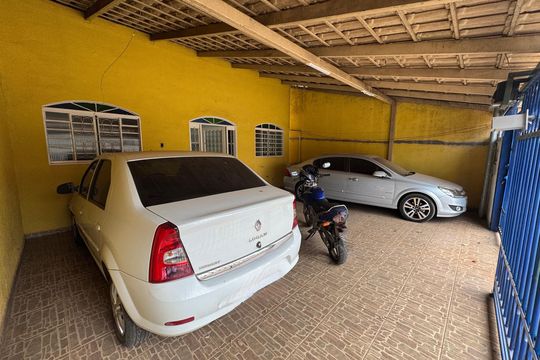 Garagem de casa à venda com 4 quartos, 144m² em Conjunto D, Brasília