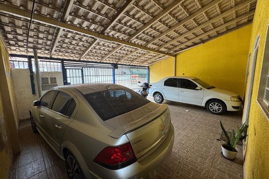 Garagem de casa à venda com 4 quartos, 144m² em Conjunto D, Brasília