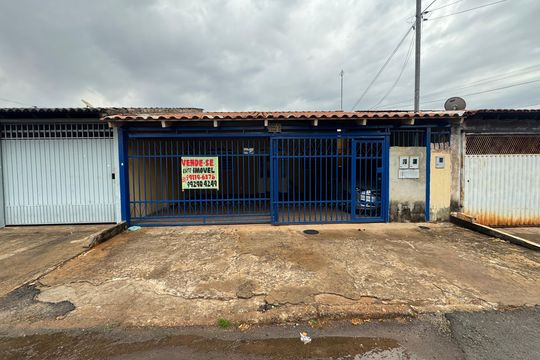 Fachada de casa à venda com 4 quartos, 144m² em Conjunto D, Brasília