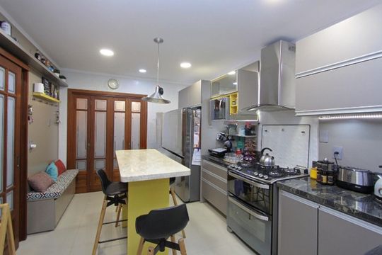 Casa à venda com 4 quartos, 274m² em Jardim Sabará, Porto Alegre
