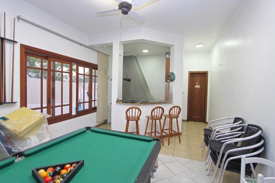 Casa à venda com 4 quartos, 274m² em Jardim Sabará, Porto Alegre