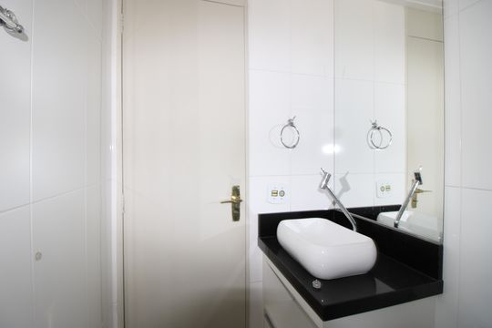 Banheiro de apartamento para alugar com 2 quartos, 55m² em Itaquera, São Paulo