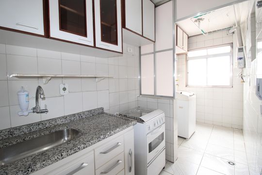 Cozinha de apartamento para alugar com 2 quartos, 55m² em Itaquera, São Paulo