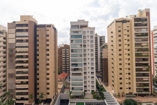 Vista da Suíte 02 de apartamento para alugar com 2 quartos, 124m² em Cambuí, Campinas