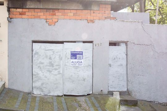 Fachada de casa para alugar com 1 quarto, 30m² em Vila Guacuri, Diadema