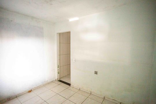Quarto de casa para alugar com 1 quarto, 30m² em Vila Guacuri, Diadema