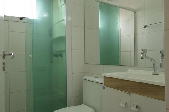 Banheiro de apartamento à venda com 2 quartos, 50m² em Jardim Ubirajara, São Paulo