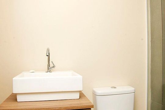 Banheiro de kitnet/studio para alugar com 1 quarto, 30m² em Centro Histórico, Porto Alegre