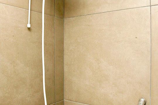 Banheiro de kitnet/studio para alugar com 1 quarto, 30m² em Centro Histórico, Porto Alegre