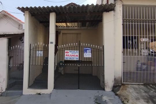 Fachada + Placa de casa para alugar com 1 quarto, 70m² em Vila Graciosa, São Paulo