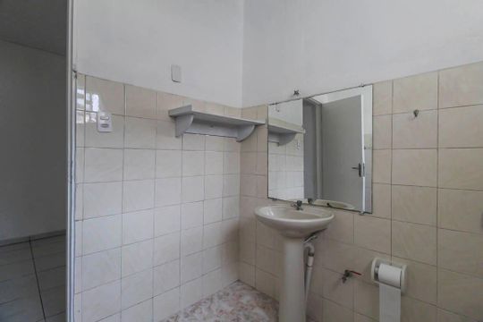 Banheiro social de casa para alugar com 1 quarto, 70m² em Vila Graciosa, São Paulo