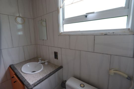 Banheiro de apartamento para alugar com 2 quartos, 48m² em Conjunto Promorar Sapopemba, São Paulo