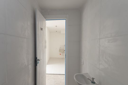 Banheiro social de apartamento à venda com 2 quartos, 32m² em Parque Novo Mundo, São Paulo