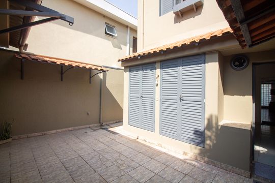 Quintal de casa para alugar com 3 quartos, 180m² em Granja Julieta, São Paulo