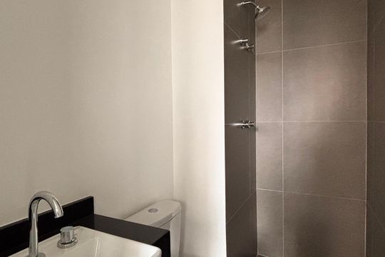 Banheiro de kitnet/studio à venda com 1 quarto, 37m² em Vila Olímpia, São Paulo