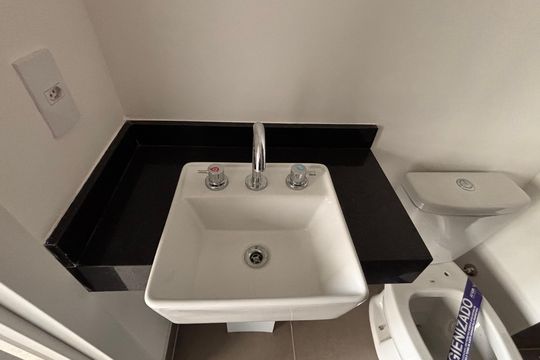 Banheiro de kitnet/studio à venda com 1 quarto, 37m² em Vila Olímpia, São Paulo