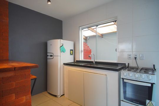 Cozinha de casa de condomínio à venda com 2 quartos, 73m² em Operário, Novo Hamburgo