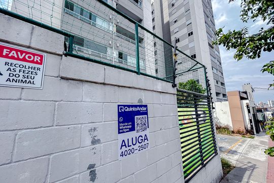Fachada com Plaquinha de apartamento para alugar com 2 quartos, 42m² em Vila Aricanduva, São Paulo