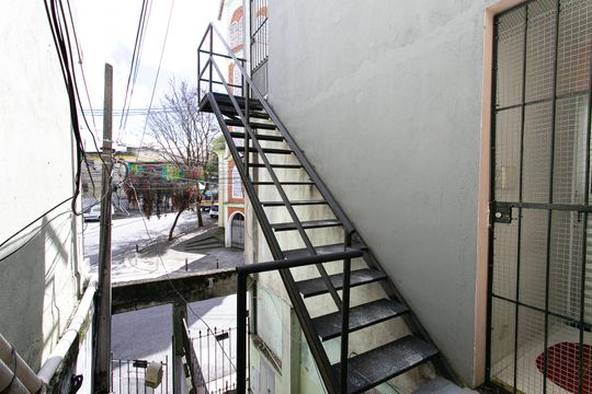 Escada de casa de condomínio para alugar com 1 quarto, 42m² em Jardim das Camelias (zona Sul), São Paulo