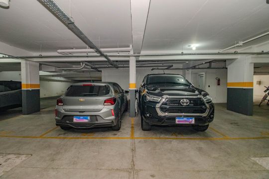 Garagem de apartamento à venda com 3 quartos, 92m² em Petrópolis, Porto Alegre