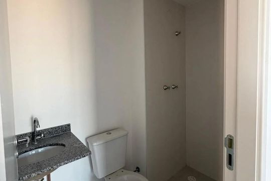 Banheiro de apartamento à venda com 2 quartos, 43m² em Vila Santa Edwiges, São Paulo