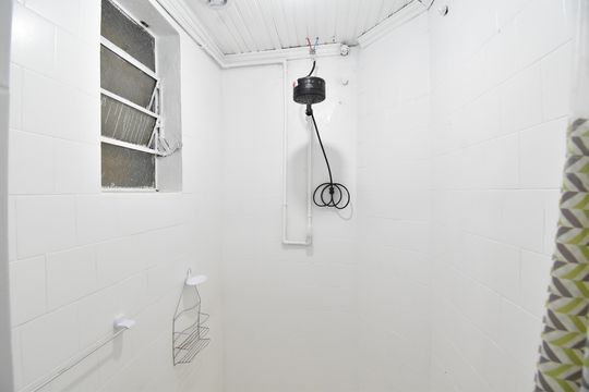 Banheiro de apartamento para alugar com 2 quartos, 66m² em Centro, Curitiba