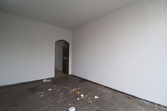 Garagem de apartamento para alugar com 4 quartos, 80m² em Osvaldo Rezende, Uberlândia