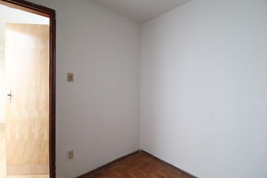 Quarto de serviço de apartamento para alugar com 4 quartos, 80m² em Osvaldo Rezende, Uberlândia