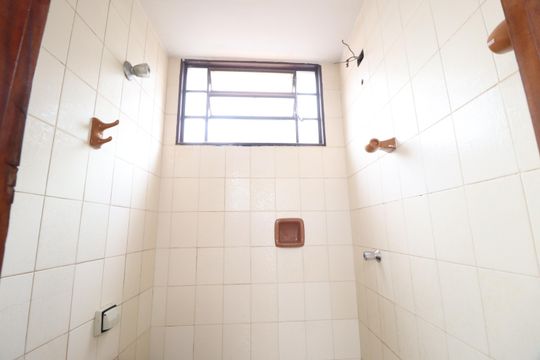 Banheiro externo de apartamento para alugar com 4 quartos, 80m² em Osvaldo Rezende, Uberlândia