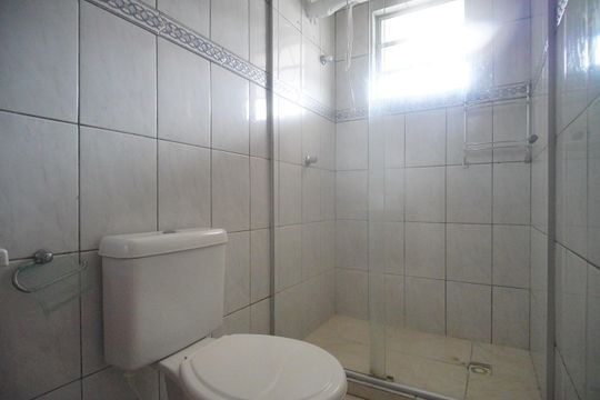 Banheiro da Suíte de casa de condomínio à venda com 2 quartos, 76m² em Rincão, Novo Hamburgo