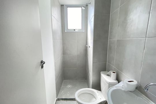 Banheiro de apartamento para alugar com 2 quartos, 43m² em Jaguaré, São Paulo