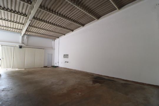 Garagem de apartamento para alugar com 3 quartos, 132m² em Santa Mônica, Uberlândia