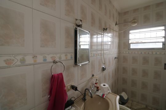 Banheiro 2 de casa à venda com 3 quartos, 180m² em Cidade Centenário, São Paulo