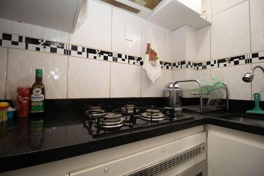 Cozinha de apartamento para alugar com 2 quartos, 58m² em Setor Central, Brasília
