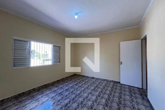 Quarto de casa para alugar com 3 quartos, 100m² em Jardim do Trevo, Campinas