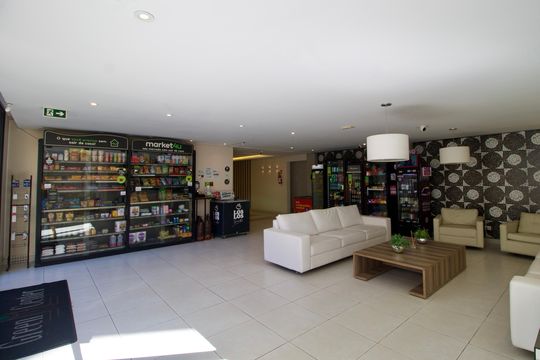 Área comum - Conveniência 24h de apartamento para alugar com 1 quarto, 35m² em Centro, Curitiba