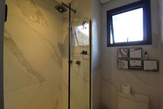 Banheiro de apartamento à venda com 1 quarto, 29m² em Indianópolis, São Paulo