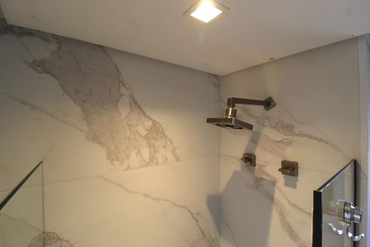 Banheiro de apartamento à venda com 1 quarto, 29m² em Indianópolis, São Paulo