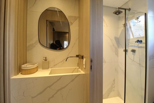 Banheiro de apartamento à venda com 1 quarto, 29m² em Indianópolis, São Paulo